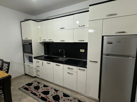 Qera: Apartament 1+1  i mobiluar kati 6 ,72 m2 Cmimi 400 euro