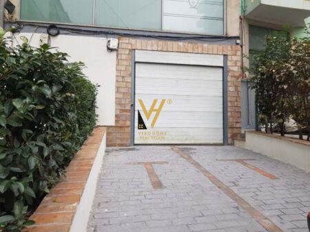 AFFITTASI MAGAZZINO 450 M2 A KODRA E DIELLIT 2.350 EURO