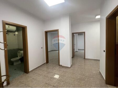 AMBIENTE COMMERCIALE IN AFFITTO A BLLOK!