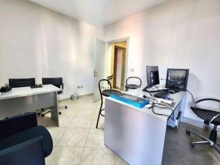 OFFICE FOR RENT 30 M2 WILLSON SQUARE 35,000 LEKE FH-58100