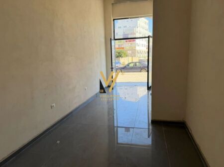 AFFITTASI NEGOZIO 32 M2 A KOM.JOLLA, ASTIR 500 EURO