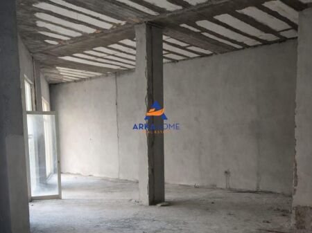 LOCALE COMMERCIALE IN VENDITA "AL LAGO ASCIUTTO" 270.000 EURO