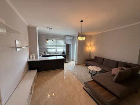 Apartament 1+1 ne Golem 300 metra larg palzhit