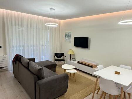  Apartament 1+1 me Qira – Zona e Liceut (pranë RTSH-së) 