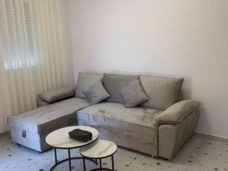 Apartament 1+1 per qira te 5 Maji totalisht i mobiluar.