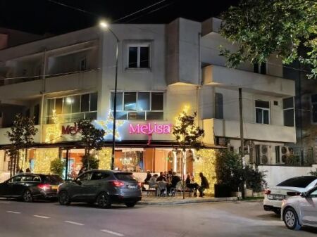 Shitet, Ambient Biznesi, Fresk, Tiranë.