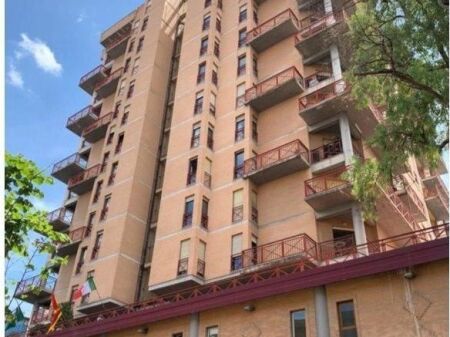 UFFICIO IN AFFITTO 104 M2 CENTRO 200.000 LEKE