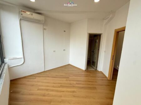 Ufficio In Affitto In Centro (ID BZ2842) Tirane