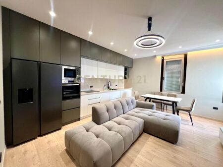 Rent, Kodra e Diellit, Modern Apartment 3+1+2 with Parking Spot