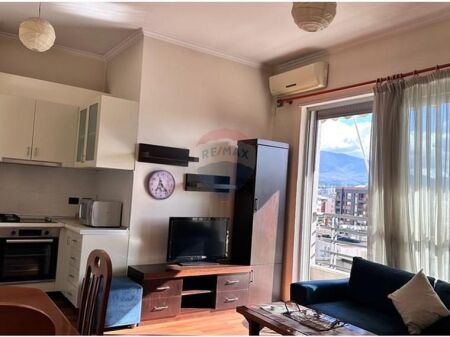 Apartament 1+1 me qira tek Pazari i Ri!