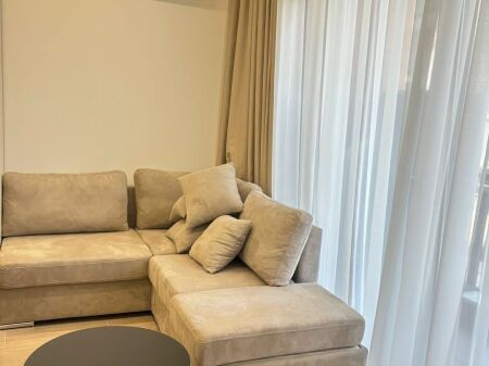 Jepet me qera Apartamenti 1+1, Myslym Shyr prane Farmacise Dite Nate 800 mije leke