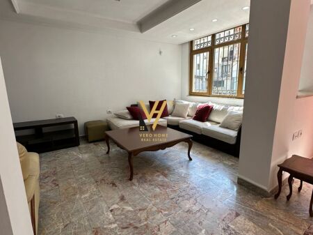UFFICIO 106 M2 IN AFFITTO IN PIAZZA WILLSON 100.000 LEKE