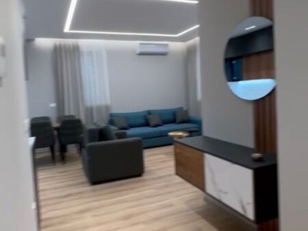 1+1,i mobiluar te foleja e gjelber,zog i zi,650 euro