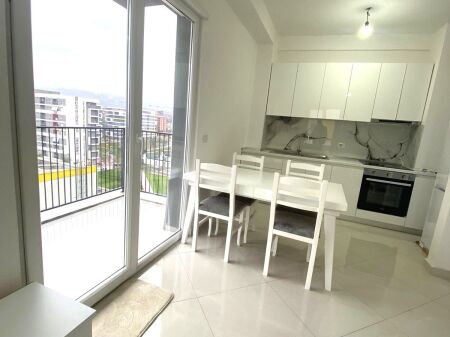  Jepet me Qira Apartament 2+1 e mobiluar total ,  te Univers City, QTU