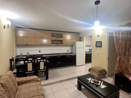 Jepet me qira apartament 1+1 Kombinat