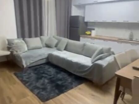 Jepet qera Apartamenti 1+1 , ne fund te rruges 5 Maj tek ndertimet e reja prane shkolles Ardian Klosi 500 mije leke