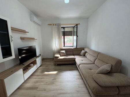 Jepet apartament me qera 1+1