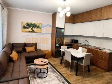 Qera, Apartament 1+1+Post Parkimi , Zogu i Zi, Tiranë