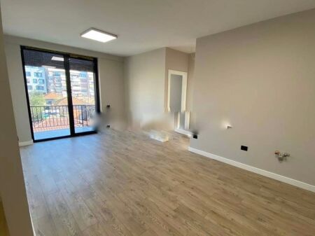 Apartment 2+1+2 balconies for rent near the Red School