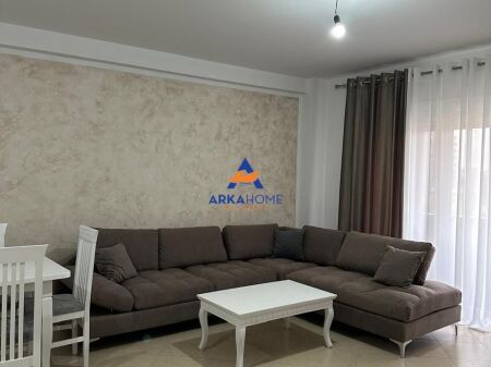 JEPET ME QERA APARTAMENT 3+1+BALLKON "5 MAJ" 1000 EURO