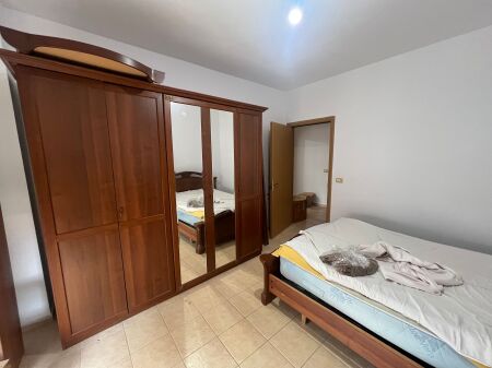 1+1 Me Qera, Astir, Vila L