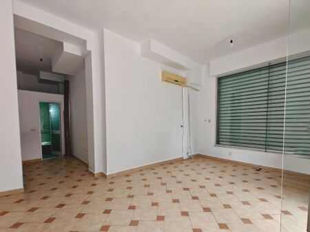 Shop for Rent in Fresk