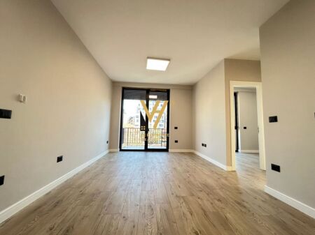 UFFICIO 75 M2 IN AFFITTO A SHKOLLA E KUQE 65.000 LEKE