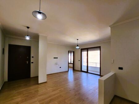 Locale per uffici vicino al complesso Delijorgji