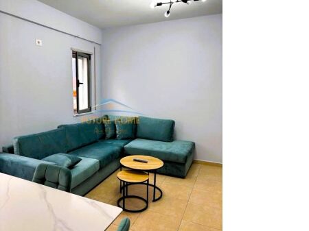  Jepet me Qera: Apartament 1+1  – Rruga 5 Maji! 