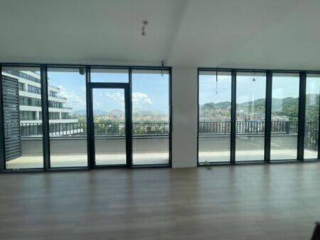 Spazio ufficio 2+1+2 a Lake View, Lago di Tirana