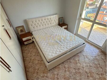 Jepet me qira apartament 1+1 prane prane ambasades gjermane