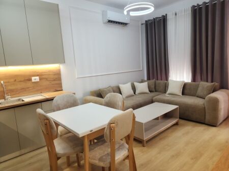 Jepet Apartament me Qira 1+1 ne Zonen e Ali Demit !
