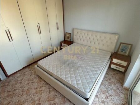 APARTAMENT 1+1 ME QERA PRANE AMBASADES GJERMANE