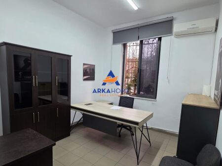 UFFICIO IN AFFITTO 24M2 " VIAL BAJRAM CURR " 50.000 LEKE