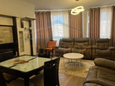 Shitet, Apartament 1+1, Rruga Dalip Topi, Fresku