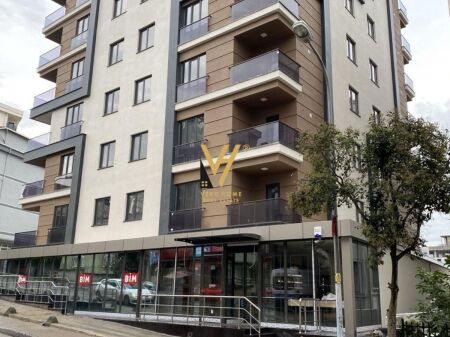 SI AFFITTA EDIFICIO COMMERCIALE 1.600 M2 A LAPRAKE 16.000 EURO