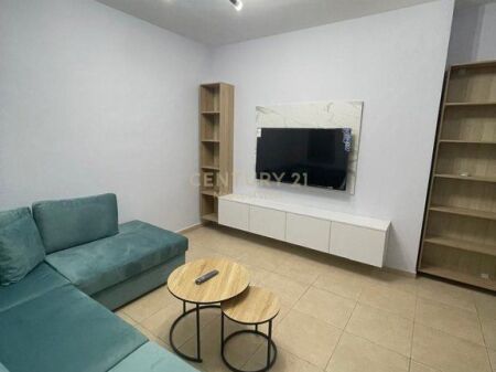 Apartament 1+1 me Qira, Rruga 5 Maji, Concord Center