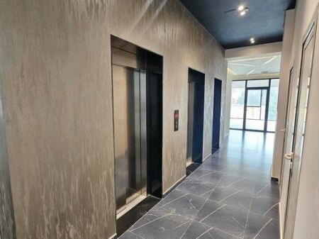 Locale Commerciale in Affitto – Sulla Strada Principale, molto vicino al Centro di Tirana - 250.5 m2