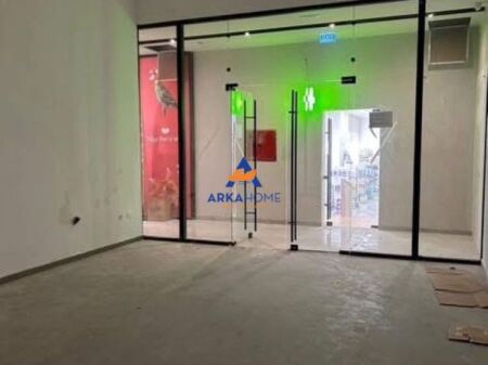 OCCASIONE – AMBIENTE COMMERCIALE IN VENDITA 62M2 "RRUGA E KAVAJËS – TIRANA GARDEN BUILDING" 270.000 EURO