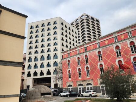 UFFICIO IN AFFITTO – 300 m² (6° piano)  Piazza Skanderbeg / Torre dell’Orologio / Book Building Tower (nel cuore di Tirana ) Open Space / Disponibile da luglio  €12.000