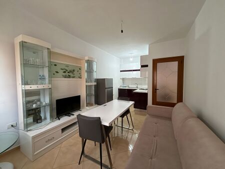Apartament - Për Qira - Yzberisht