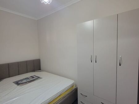  Jepet me Qira Super Apartament 1+1 , Përballë Gjimnazit Partizani, tek Selvia