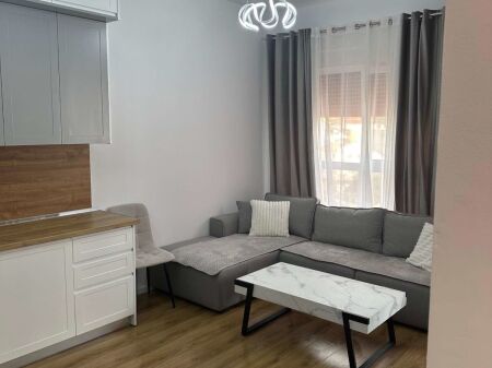 Jepet me qera Apartamenti 1+1 , Ali Dem perballe Mandalemit tek Rezidenca Kadiu 450 mije leke