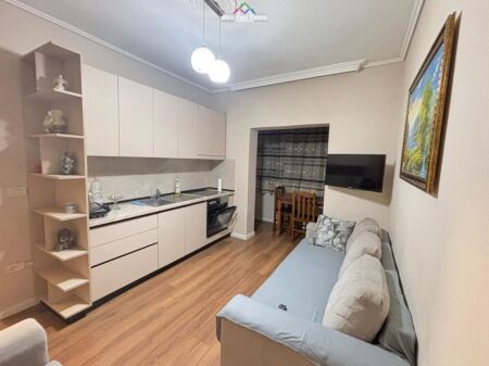 Apartament Me Qera 1+1 Tek Komuna e Parisit (ID B2101543) Tirane