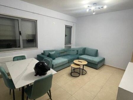 Apartament 1+1 me Qira, Rruga 5 Maji, Concord Center