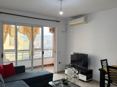 Qera: Apartament 1+1  Kati 6  Kompleksi Fratari  Cmimi:38.000 leke