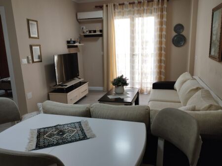 Jepet me qera Apartamenti 1+1 , prapa Concord Center ( rruga 5 Maj) 500 mije leke
