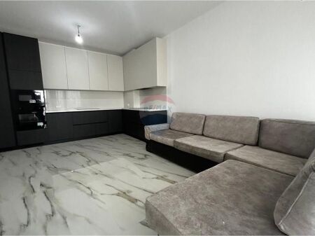  Appartamento Moderno in Affitto – Ginnasio Ali Demi, Vlorë