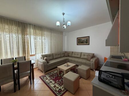 Shitet Apartament 1+1 ne plazh