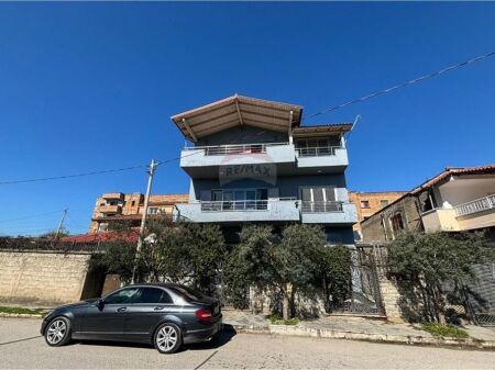  Villa su 3 Piani in Vendita – Llakatund, Vlora